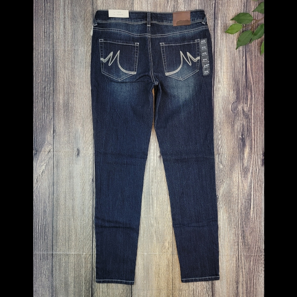 Maurices NWT Ellie Straight Fit Skinny Leg Jeans - Picture 7 of 10